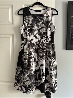 Women’s black and white floral dress